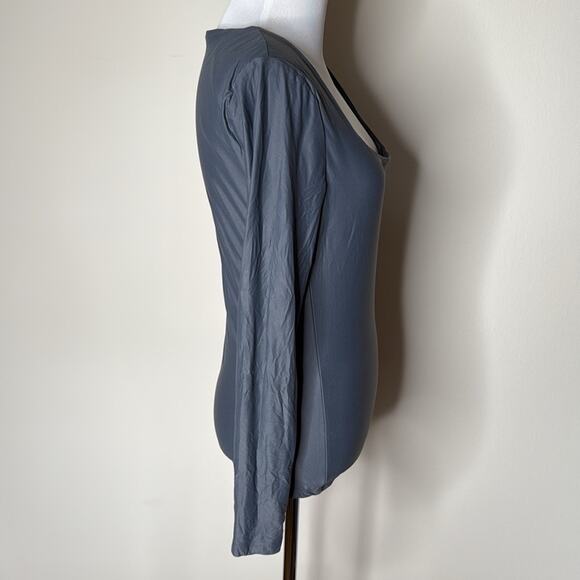 Abercrombie Gray Long Sleeve Soft Matte Seamless Top - Picture 5 of 6